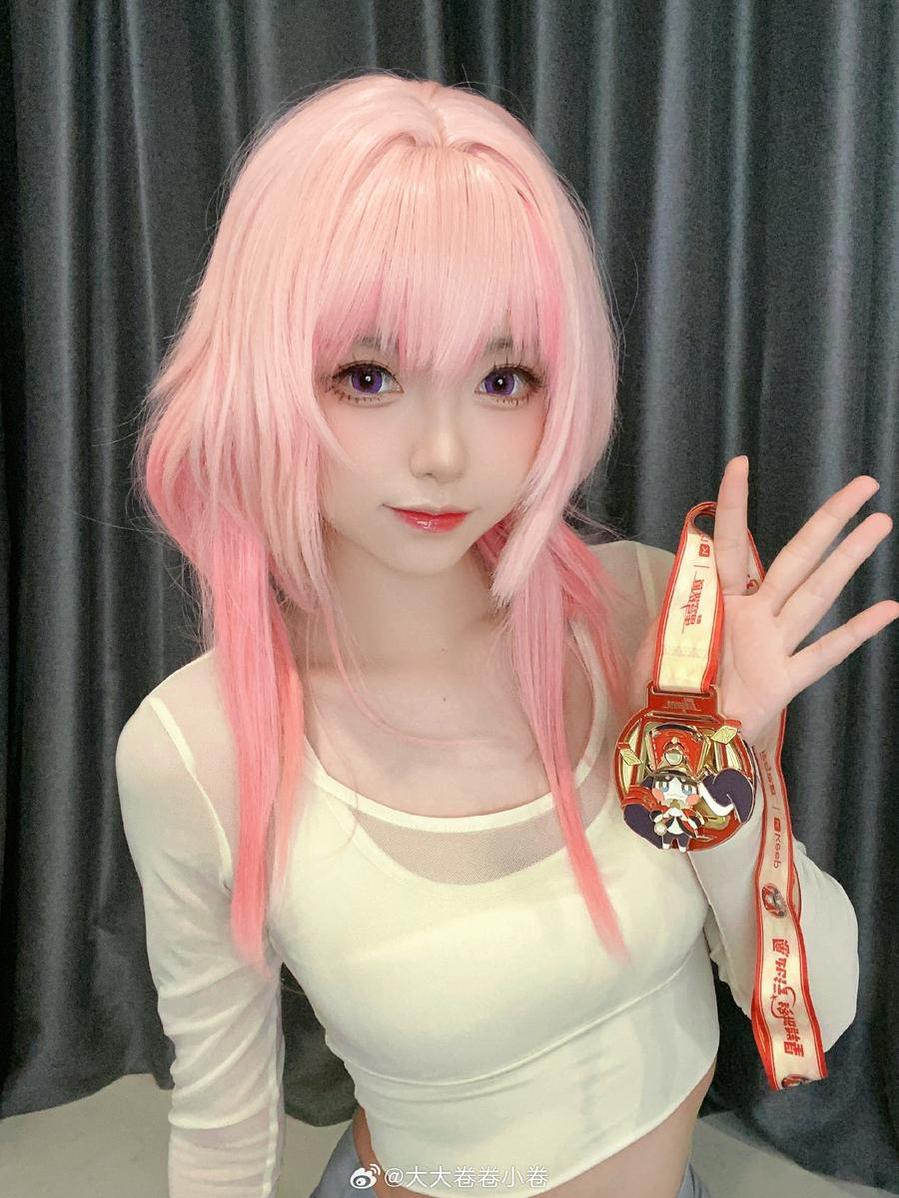 大大卷卷小卷cos马修基：现实中穿越游戏的cosplay作品集锦