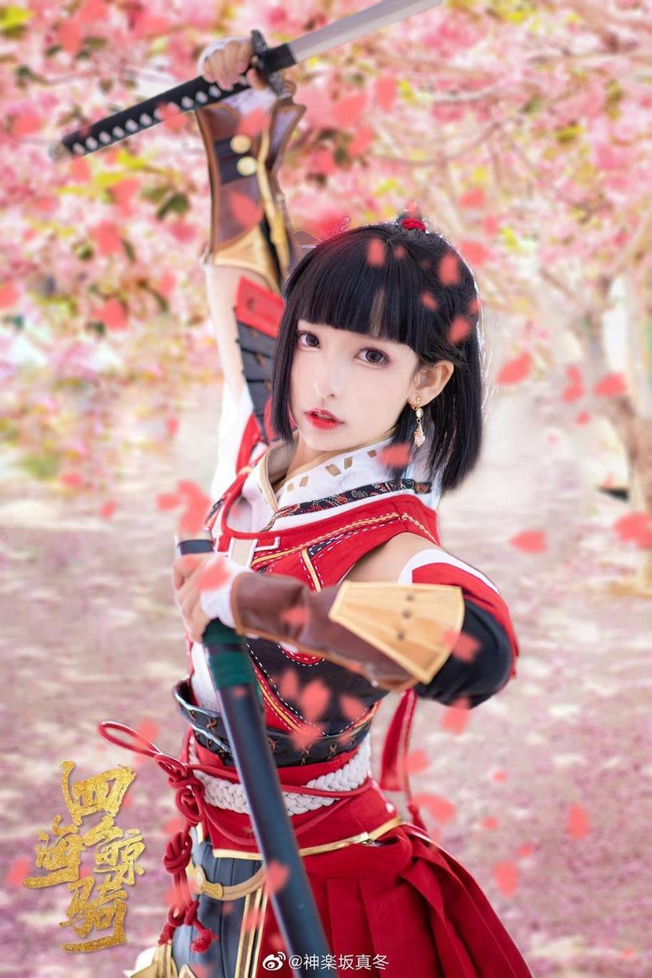 一组无可挑剔的美图，神楽坂真冬cos绝対服従的迷人才华